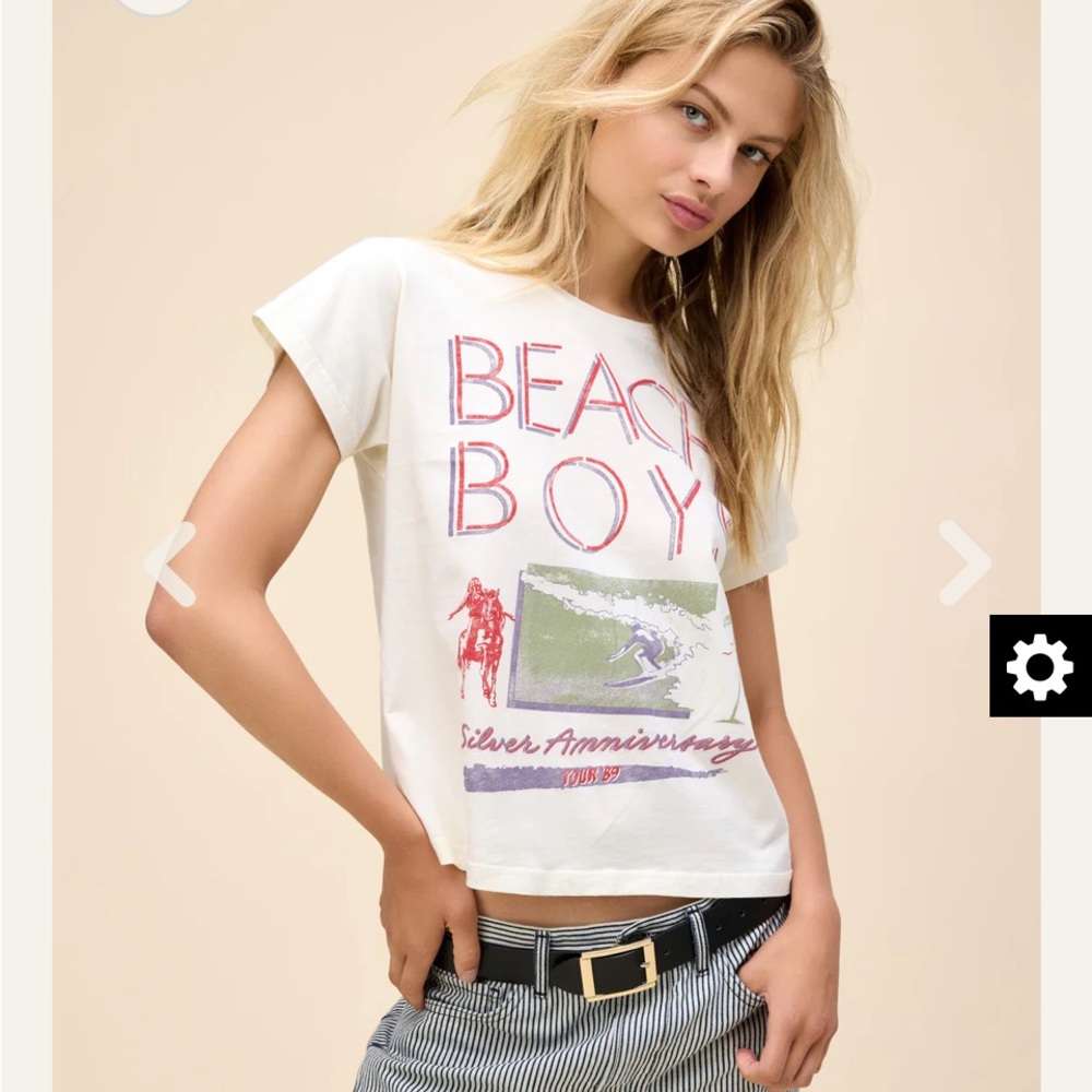 NWT DAYDREAMER Beach Boys Graphic Solo T-Shirt.